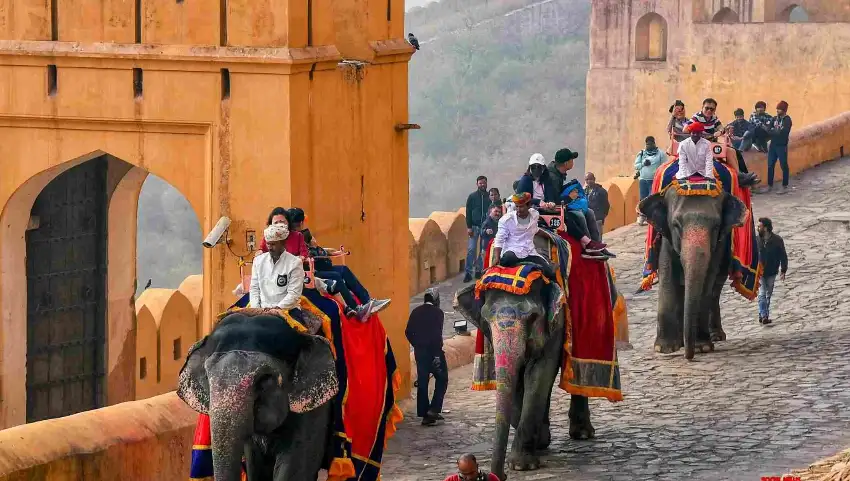 Agra – Delhi – Jaipur – ₹11,999 (Delhi to Delhi)