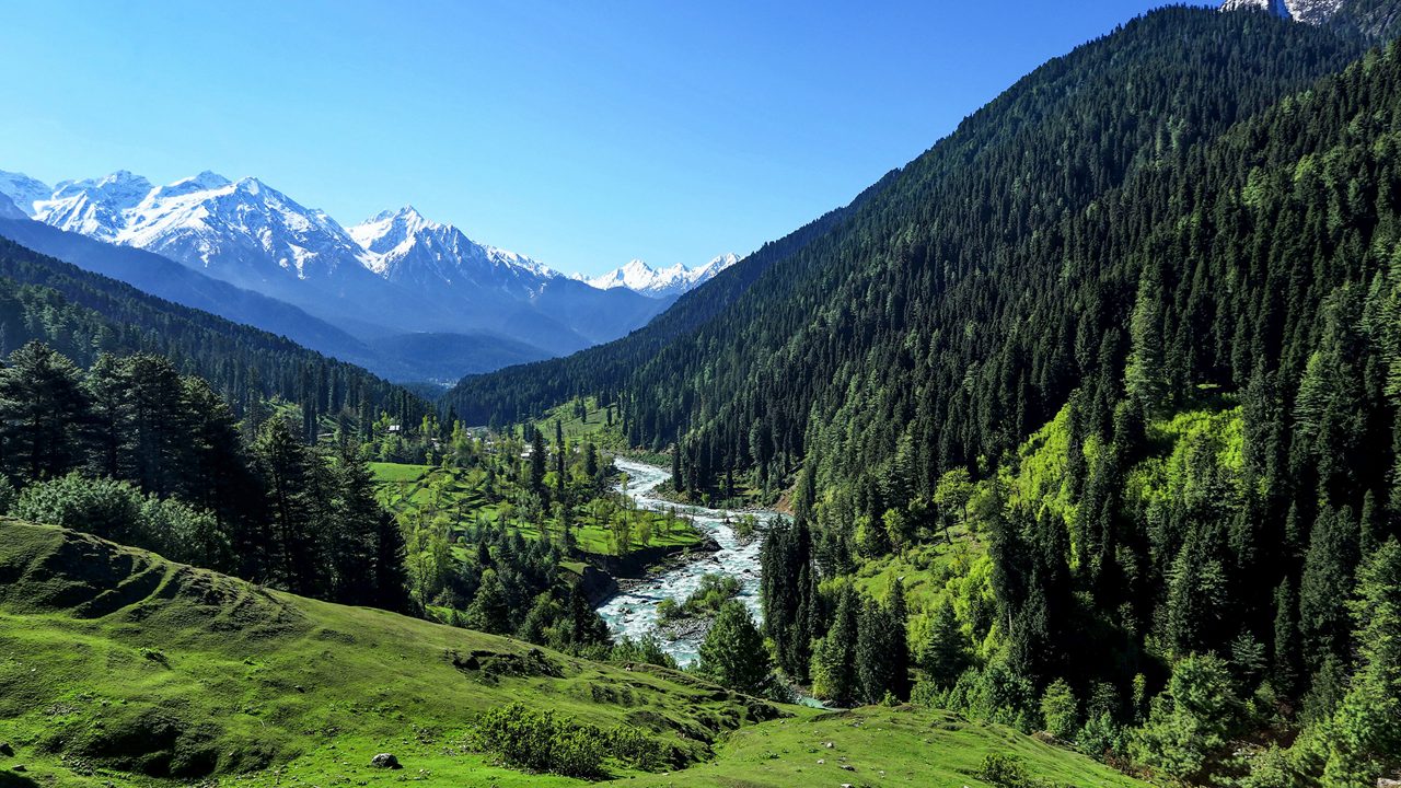 Kashmir – ₹11,999 (Kerala to Kerala)