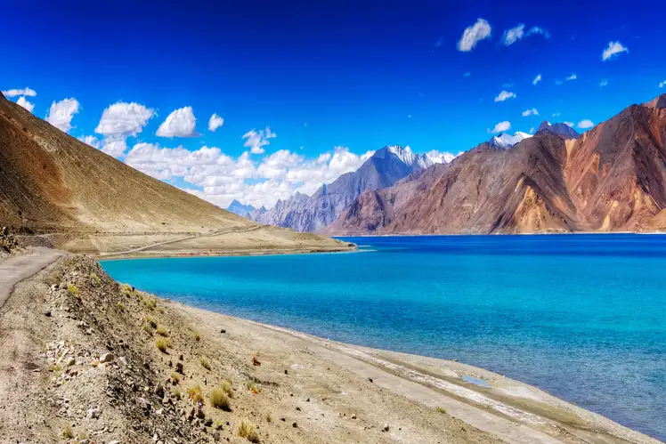 Ladakh – ₹24,999 (Srinagar to Srinagar)